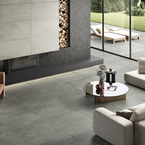 Carrelage effet béton, Urbano Materia chez Piastrella - salon avec cheminée