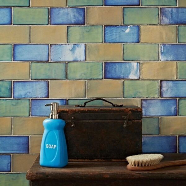 Carrelage effet carreau de ciment, Antic Special chez Piastrella - salle de bain en camaïeu bleu-vert