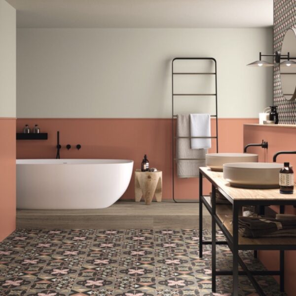 Carrelage effet carreau de ciment, Dahlia Décor chez Piastrella - salle de bain motif Day, mur terracotta