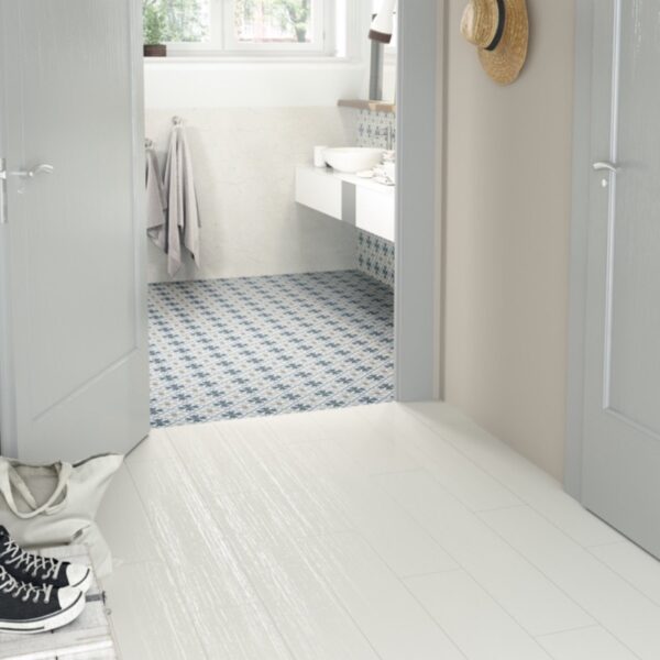 Carrelage effet carreau de ciment, Fiorella Signature chez Piastrella - salle de bain motif floral