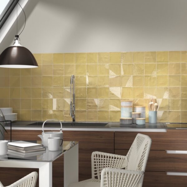 Carrelage effet carreau de ciment, Instant Lumière chez Piastrella - crédence cuisine coloris Ocre