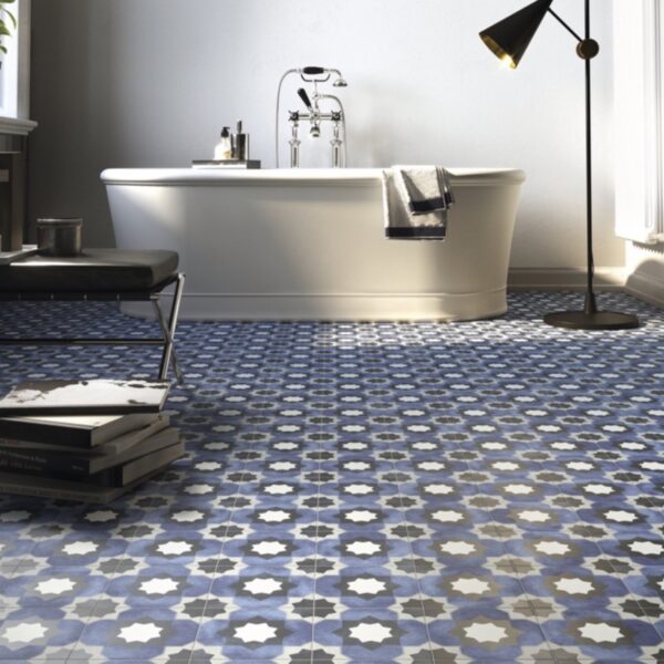 Carrelage effet carreau de ciment, Jardin Français chez Piastrella - salle de bain motif étoile