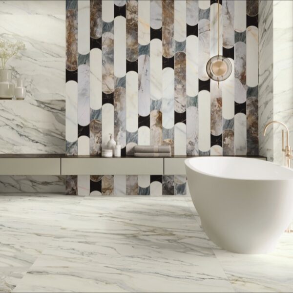 Carrelage effet marbre décor, Grande Materia chez Piastrella - salle de bain baignoire îlot mur décor