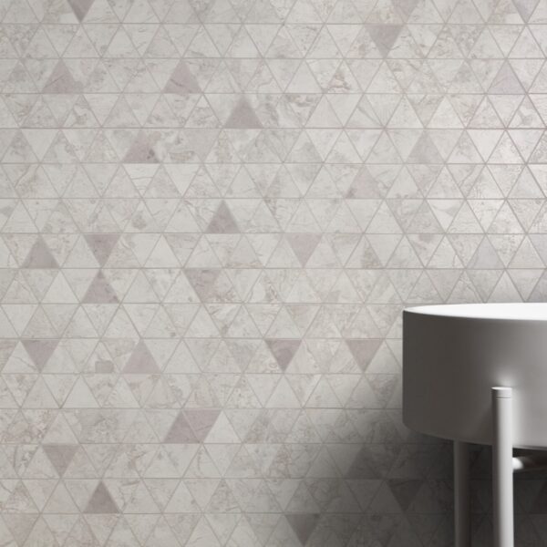 Carrelage effet marbre, Dreamy chez Piastrella - mosaïque murale triangle coloris Cloud
