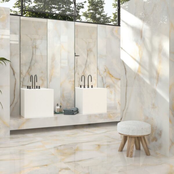 Carrelage effet marbre, Onice Reale chez Piastrella - double vasque en salle de bain, coloris Nacré