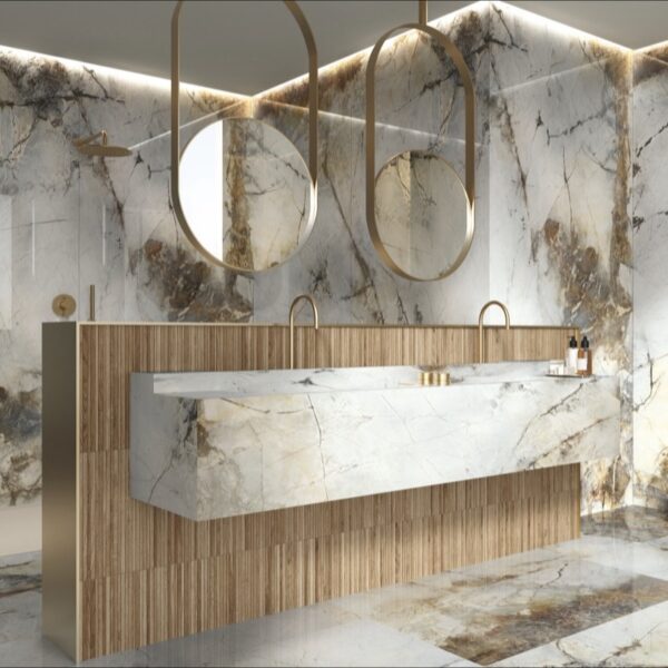 Carrelage effet marbre, Oro Assoluto chez Piastrella - double vasque en bois et miroirs ronds dorés