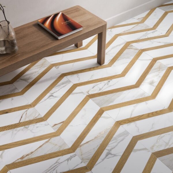 Carrelage effet marbre, Praline chez Piastrella - sol en chevron avec joints imitation bois