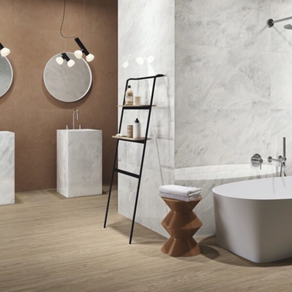 Carrelage effet marbre, Royal Timber chez Piastrella - salle de bain coloris White