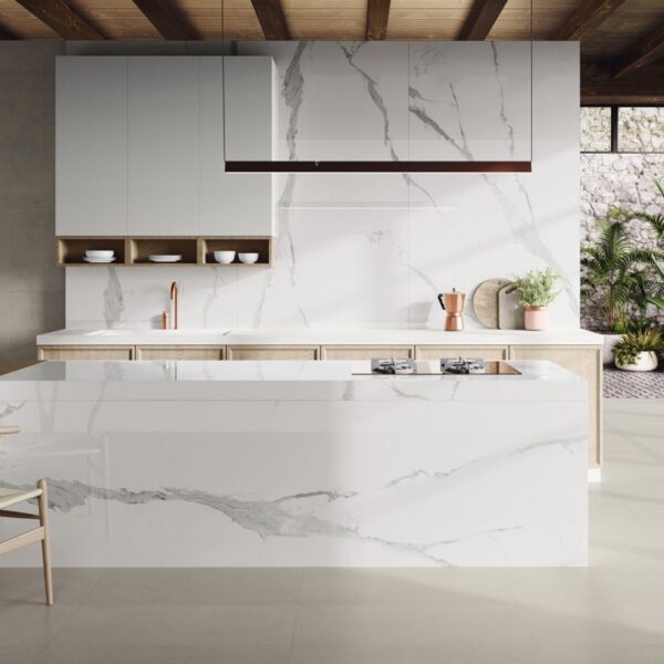 Carrelage effet marbre, Statuario Décor chez Piastrella - îlot de cuisine