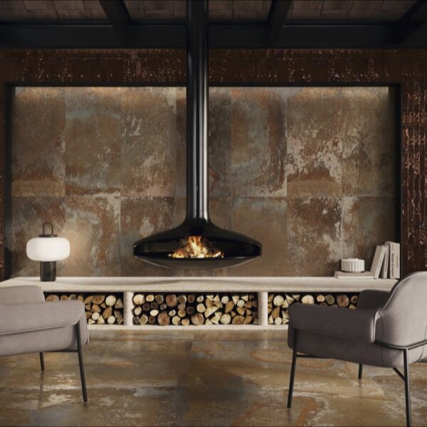 Carrelage effet métal, Dark Alloy chez Piastrella - cheminée suspendue coloris Corten