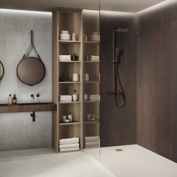 Carrelage effet métal, Industrial Voyage chez Piastrella - double vasque et douche coloris Bianco et Corten