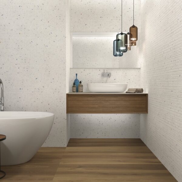 Carrelage effet papier recyclé, Materia Riciclata chez Piastrella - salle de bain avec baignoire îlot