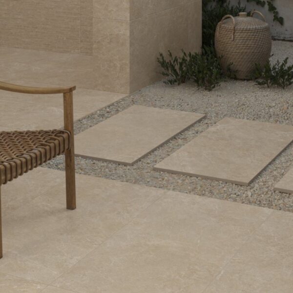 Carrelage effet pierre, Estate Stone chez Piastrella - dalles de jardin posées sur gravier, coloris Beige