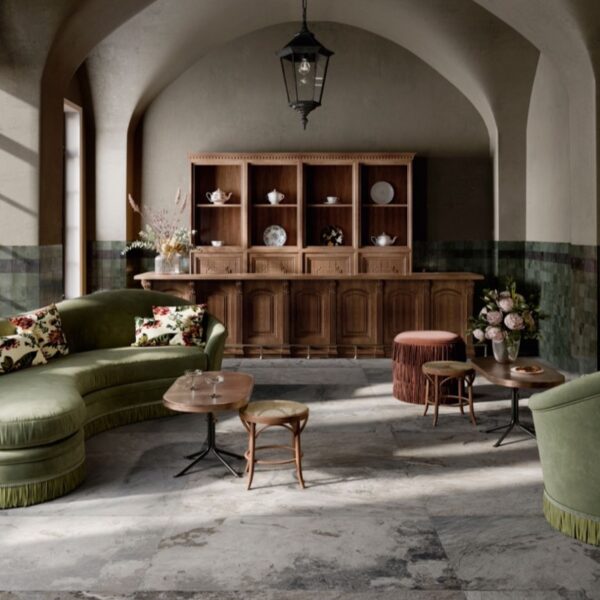 Carrelage effet pierre, Pietra Evoluta chez Piastrella - hôtel coloris Fog