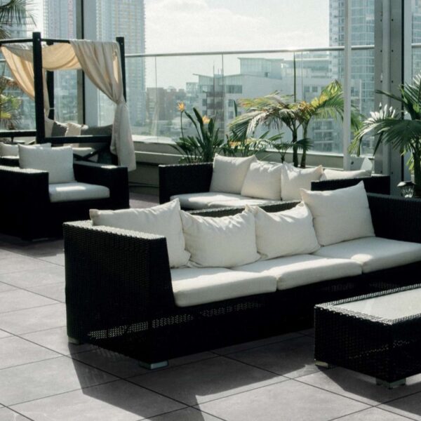 Carrelage effet pierre, Pietra Moderna chez Piastrella - terrasse en toiture avec salon extérieur, coloris Antracite