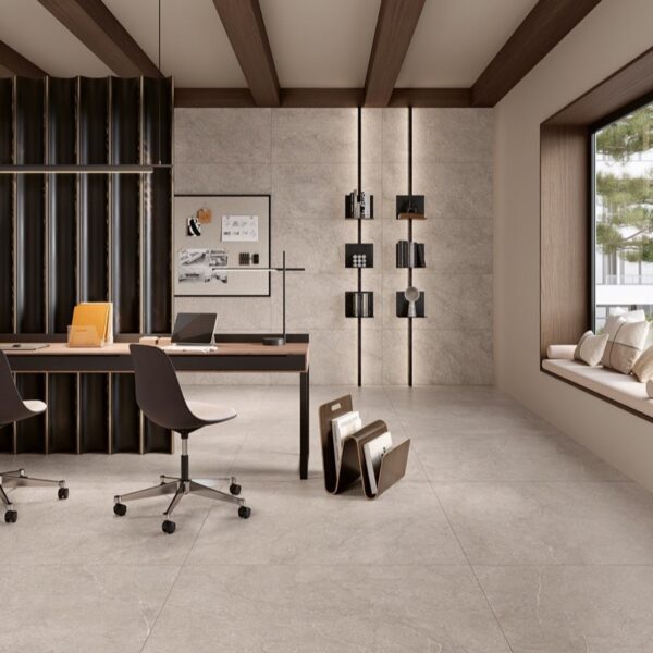 Carrelage effet pierre, Purerock chez Piastrella - salon coloris Light Grey avec bordure décorative