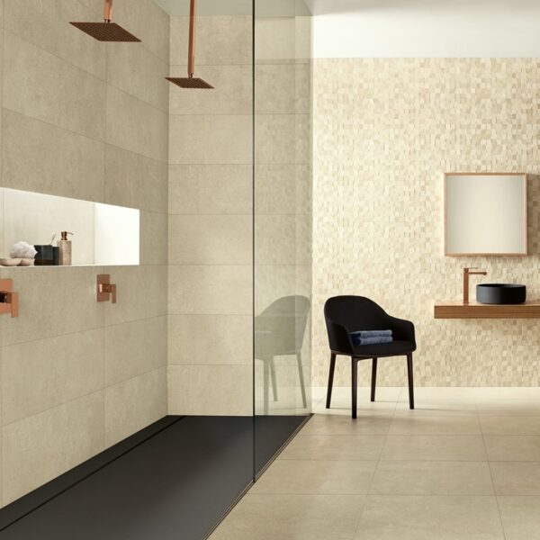 Carrelage effet pierre, StoneWay chez Piastrella - douche avec mur mosaïque coloris Beige