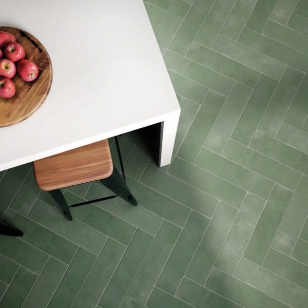 Carrelage effet terre cuite, Natural chez Piastrella - sol de cuisine posé en chevron coloris Mint