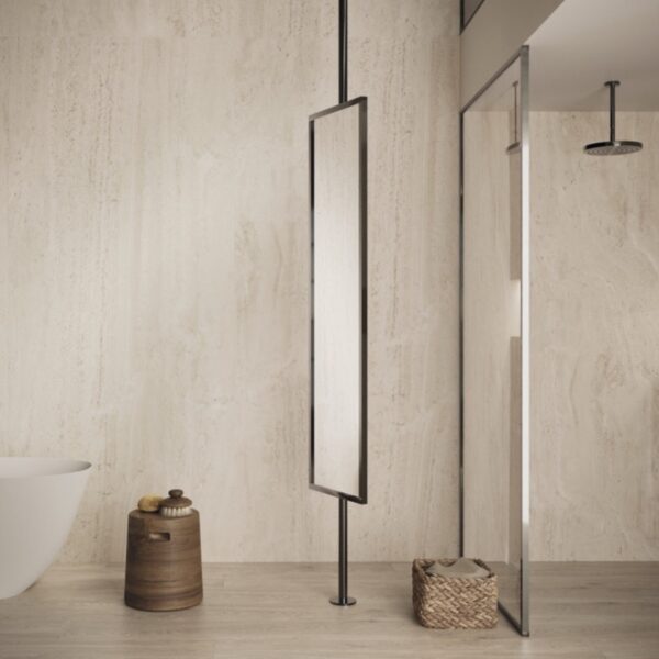 Carrelage effet travertin, Avorio Levante chez Piastrella - baignoire îlot douche à l'italienne