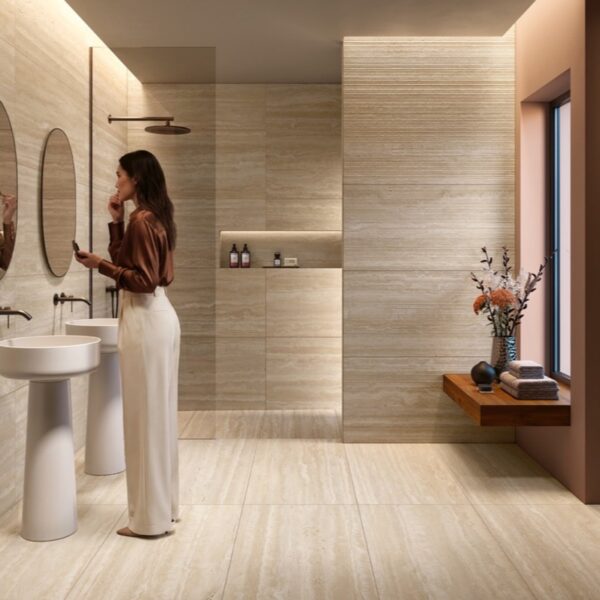 Carrelage effet travertin, Velour chez Piastrella - salle de bain double vasque coloris White