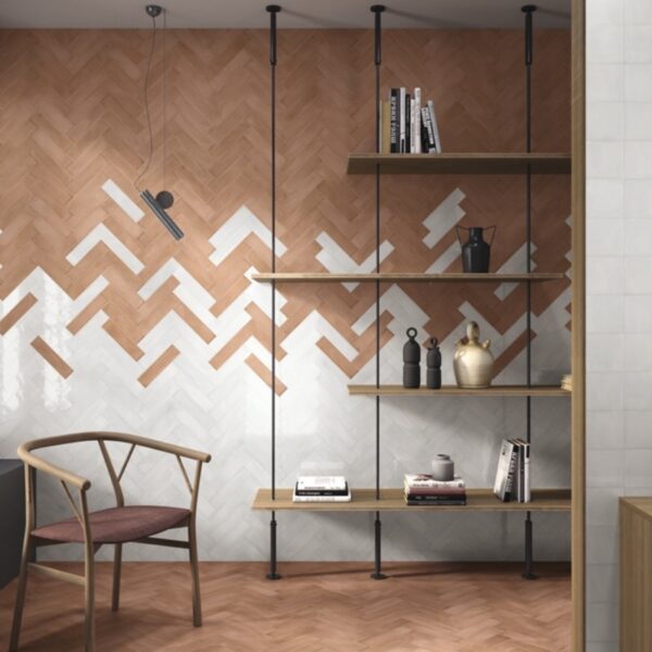 Carrelage effet zellige, Faenza Atelier chez Piastrella - pose chevron bicolore White et Terre