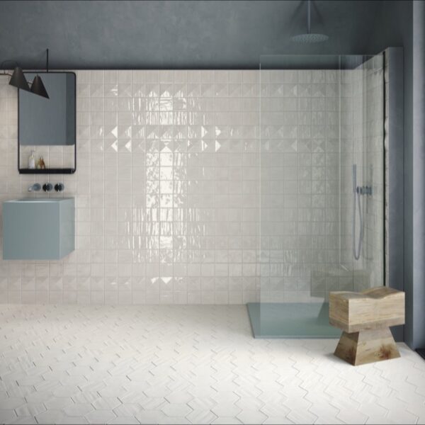 Carrelage effet zellige, Île de Manacor chez Piastrella - douche à l'italienne coloris White
