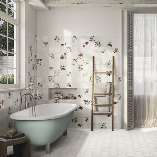 Carrelage effet zellige, Palais de Sintra chez Piastrella - salle de bain coloris Blanc Nacré à motifs floraux