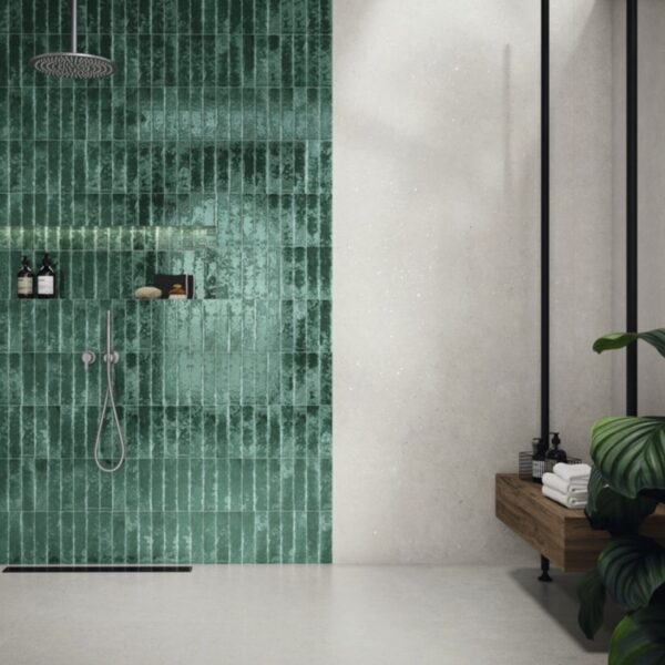 Carrelage effet zellige, Pukka Collection chez Piastrella - douche salle de bain, coloris Sage Blue