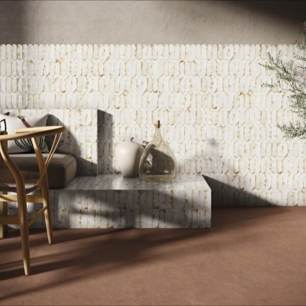 Carrelage relief brillant, Urban Pop chez Piastrella - banquette et sol terracotta coloris Oxid